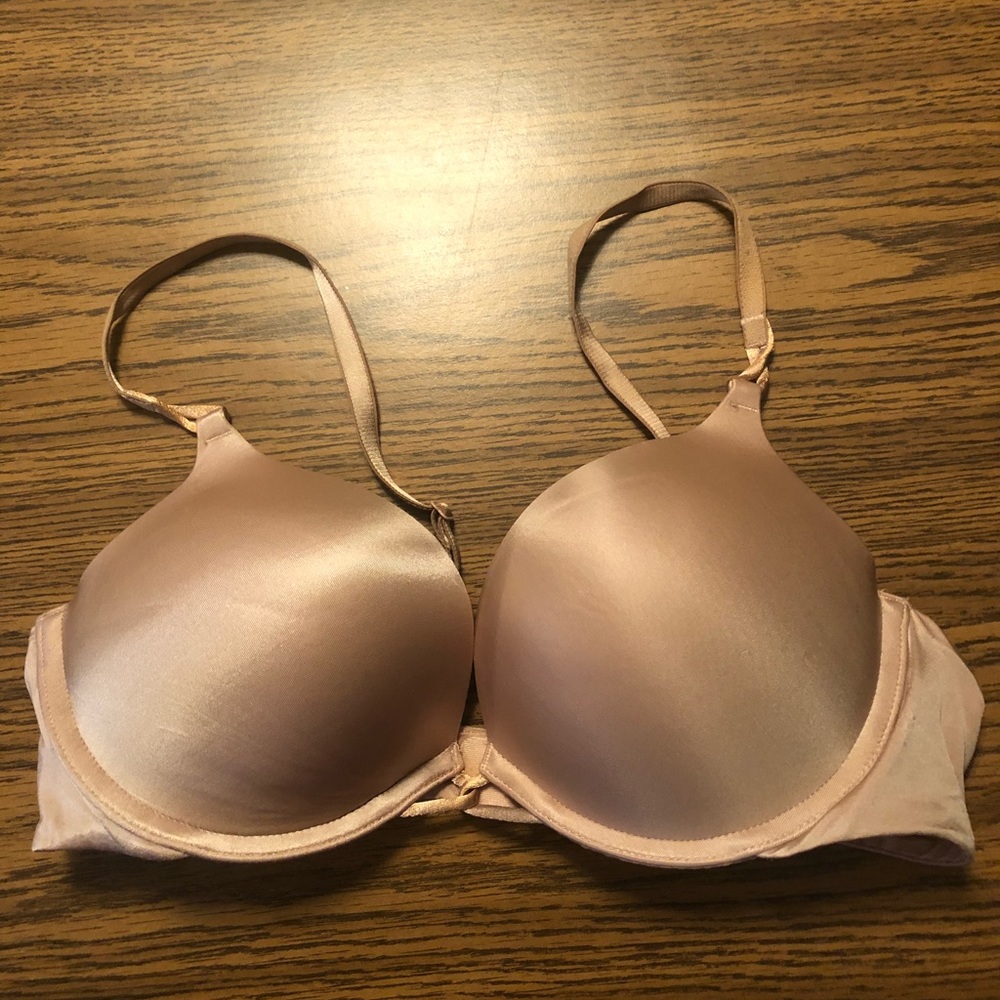 Nude Bombshell Victoria Secret 36B
